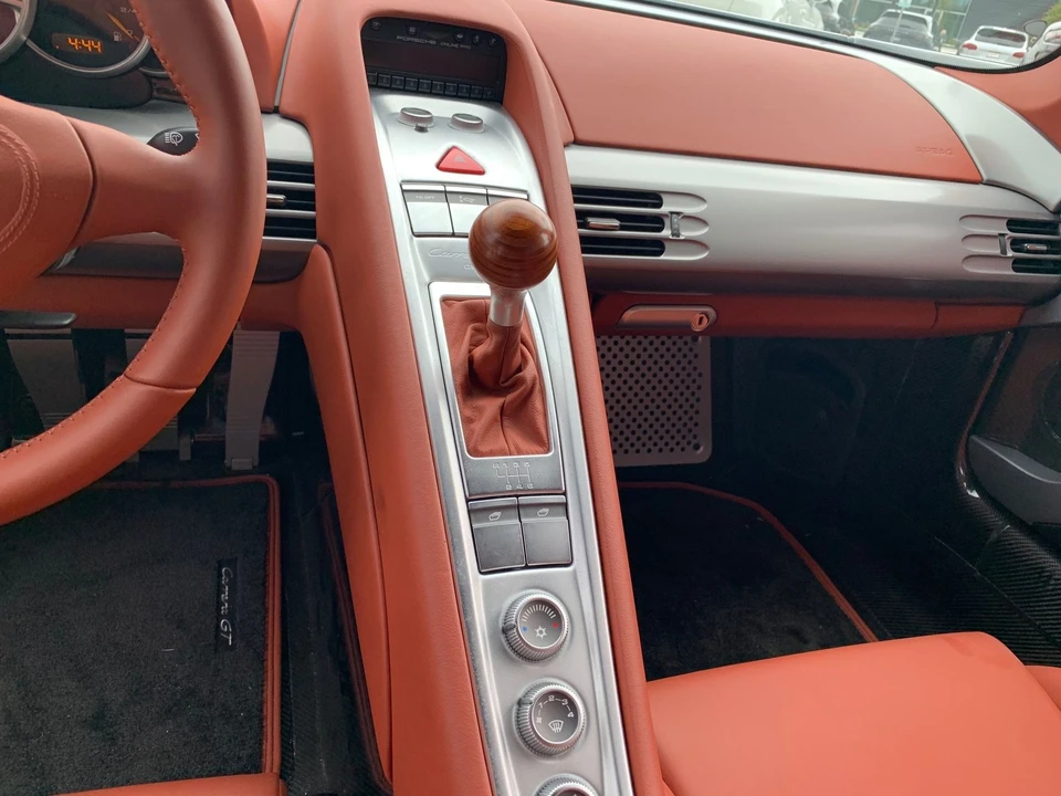 2005 Porsche Carrera GT - Image 16 of 18