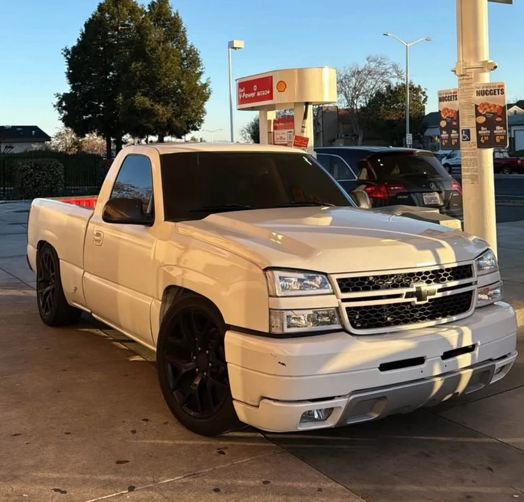 2005 Chevrolet Silverado 1st Gen - Image 2 of 3