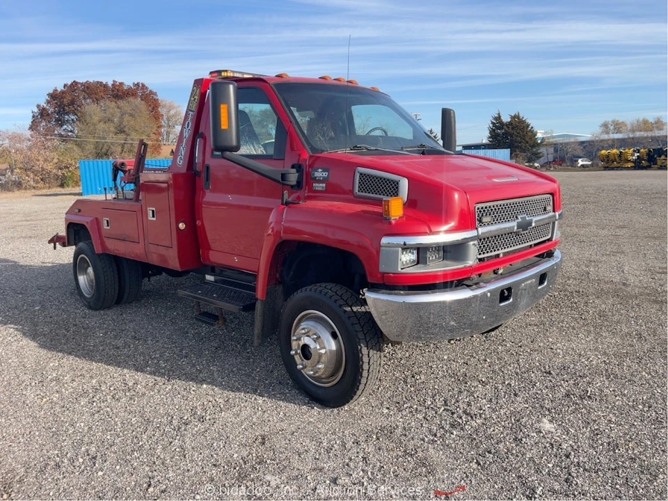 2005 Chevrolet Kodiak - Image 2 of 12