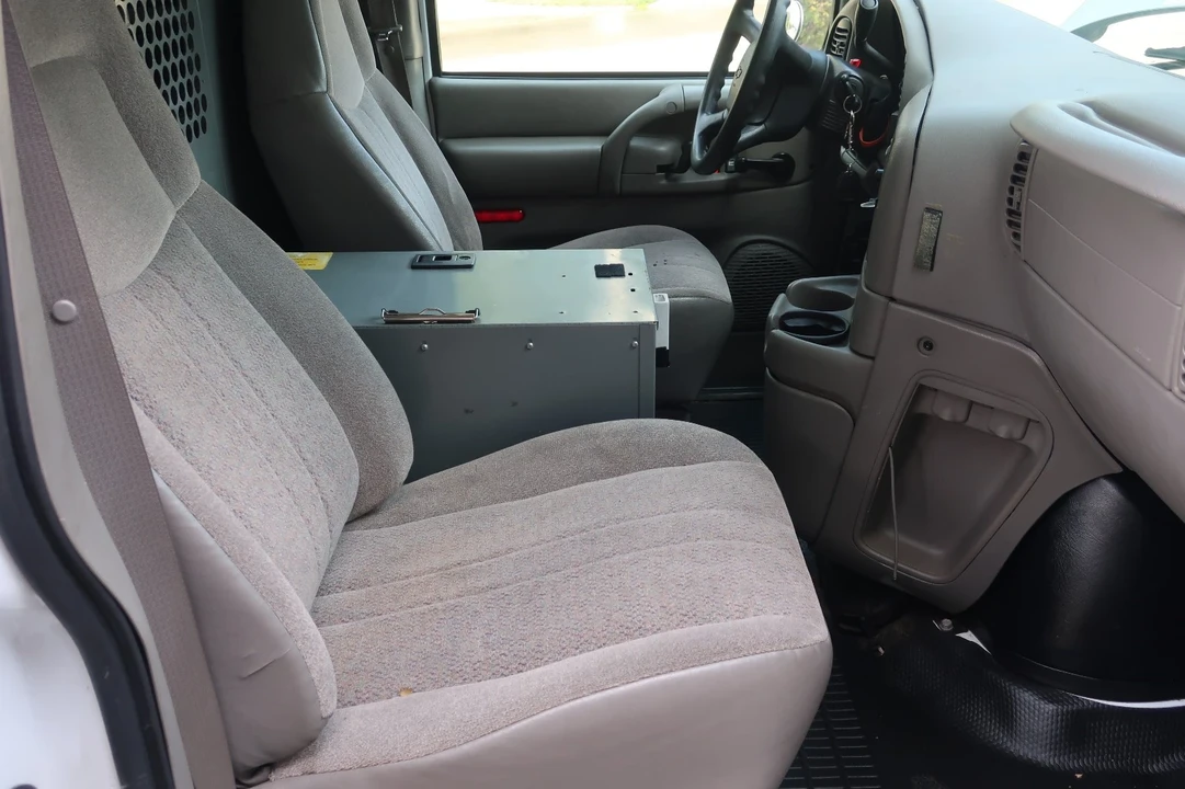 2005 Chevrolet Astro - Image 10 of 20