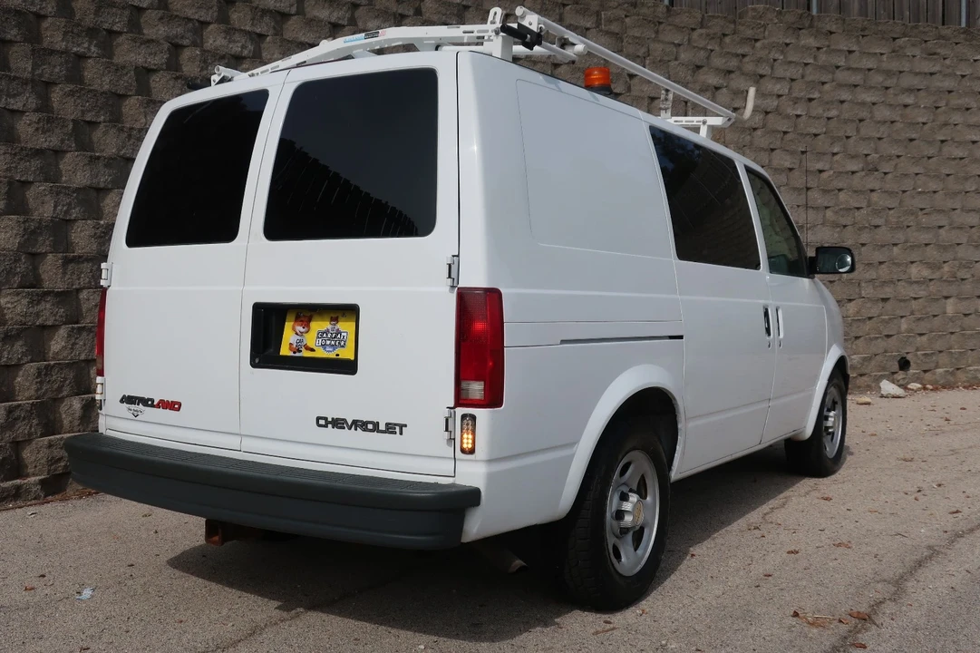 2005 Chevrolet Astro - Image 2 of 20