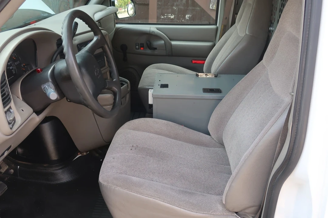 2005 Chevrolet Astro - Image 9 of 20