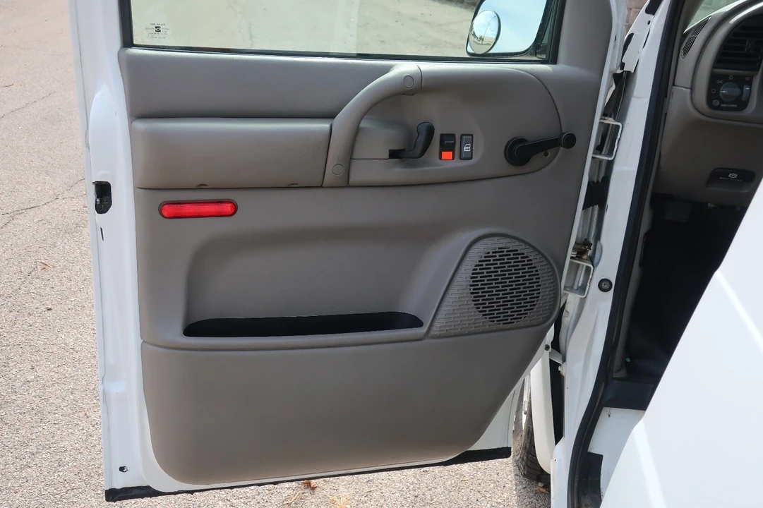 2005 Chevrolet Astro - Image 15 of 20