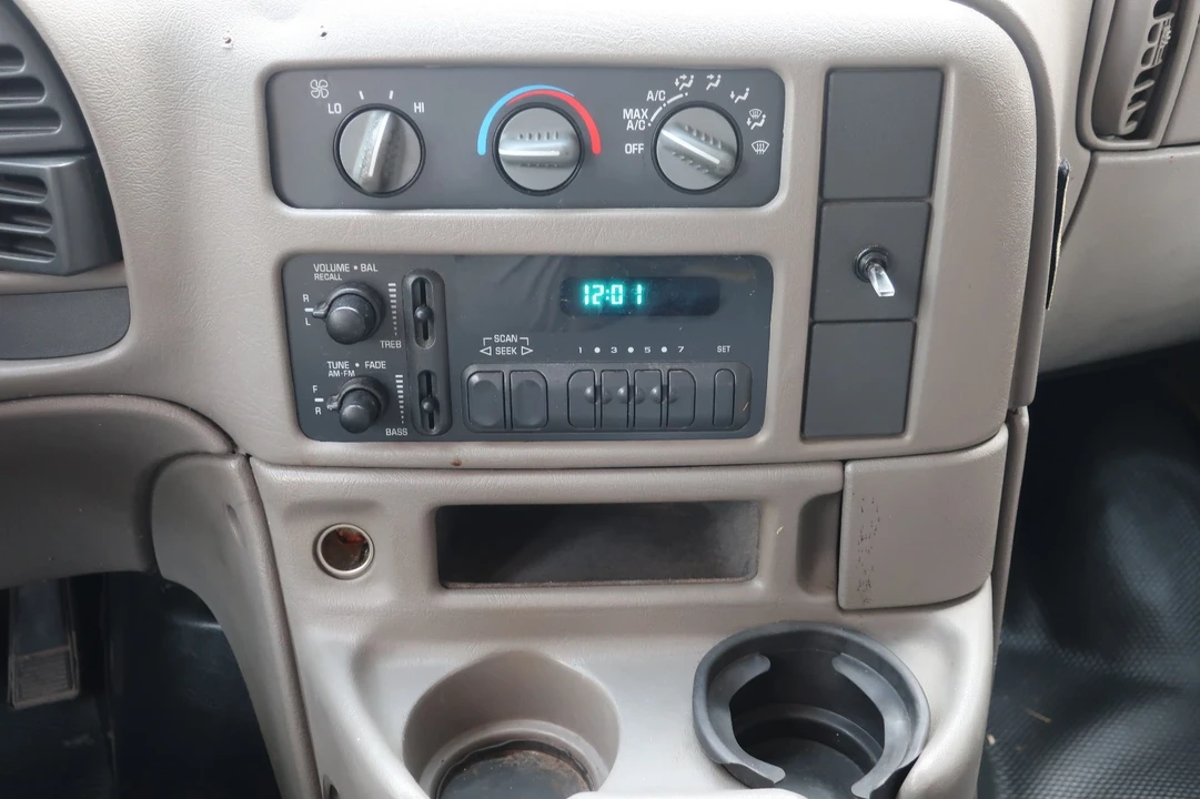 2005 Chevrolet Astro - Image 14 of 20
