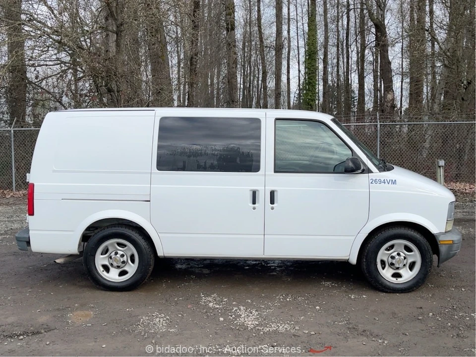 2005 Chevrolet Astro - Image 6 of 12