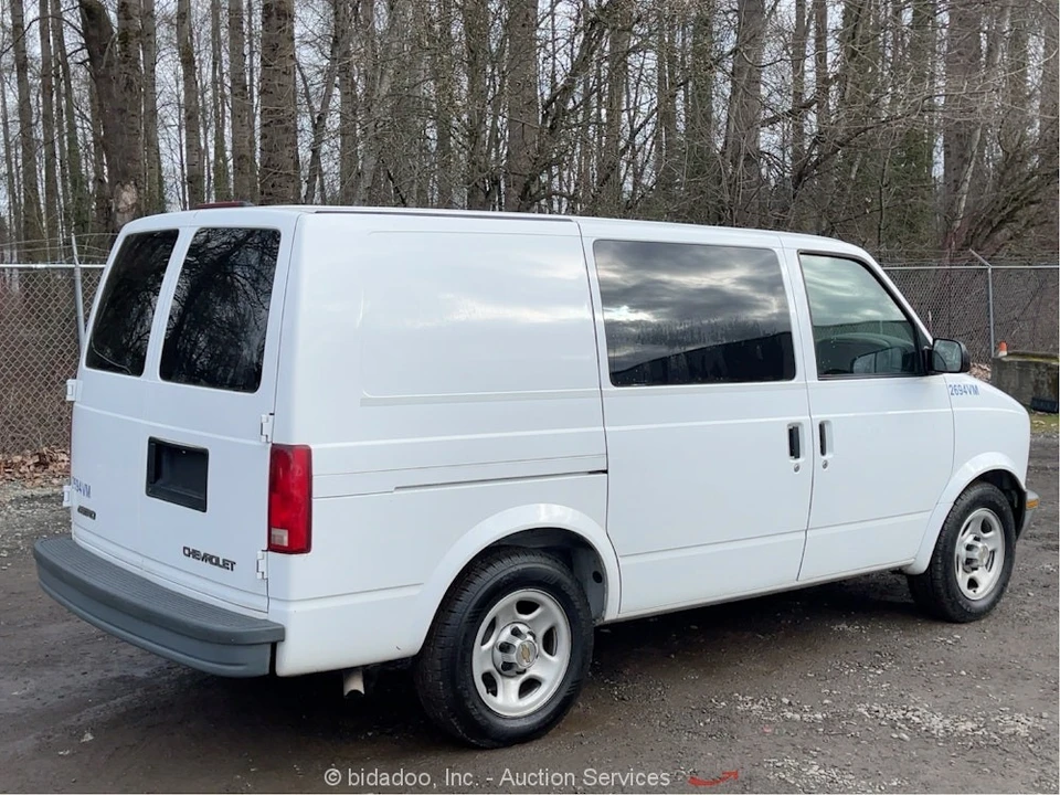 2005 Chevrolet Astro - Image 4 of 12