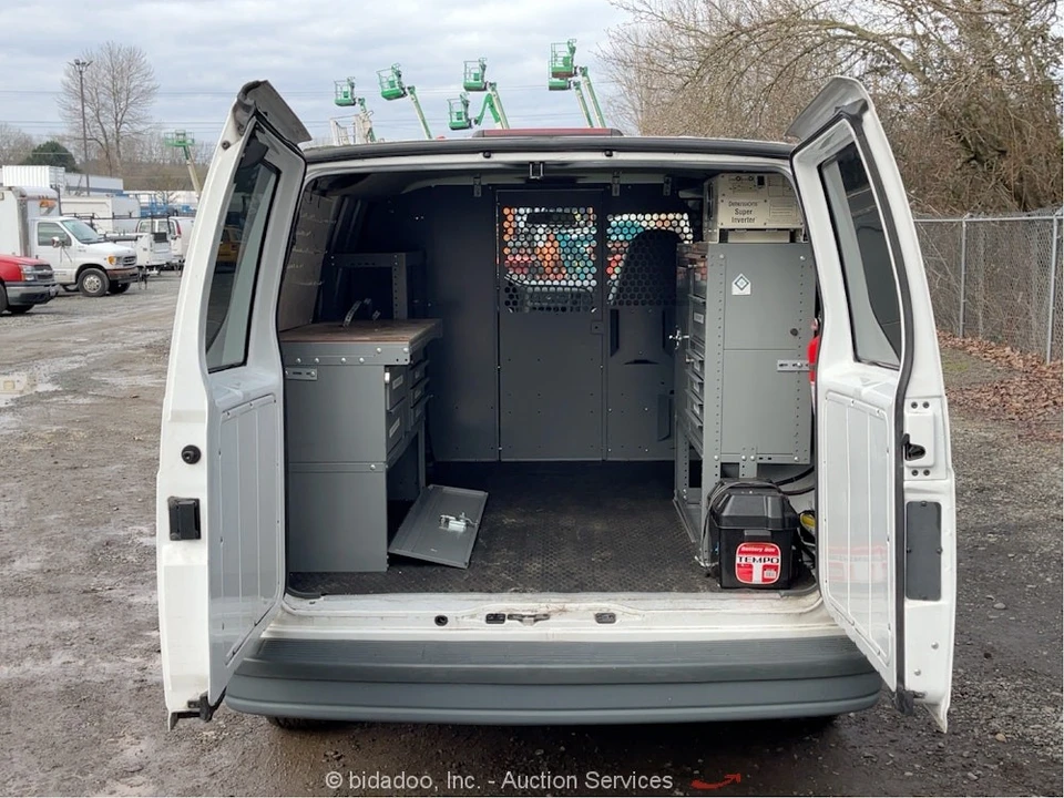 2005 Chevrolet Astro - Image 9 of 12