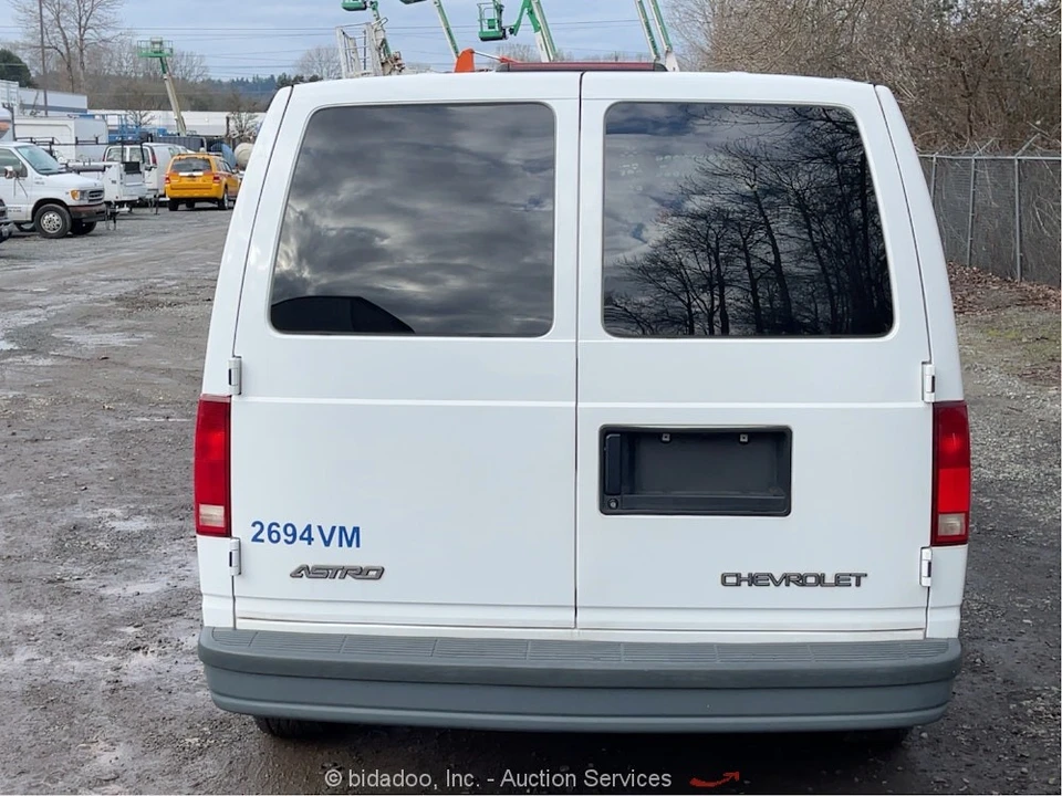 2005 Chevrolet Astro - Image 8 of 12