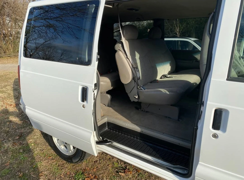 2005 Chevrolet Astro - Image 8 of 14