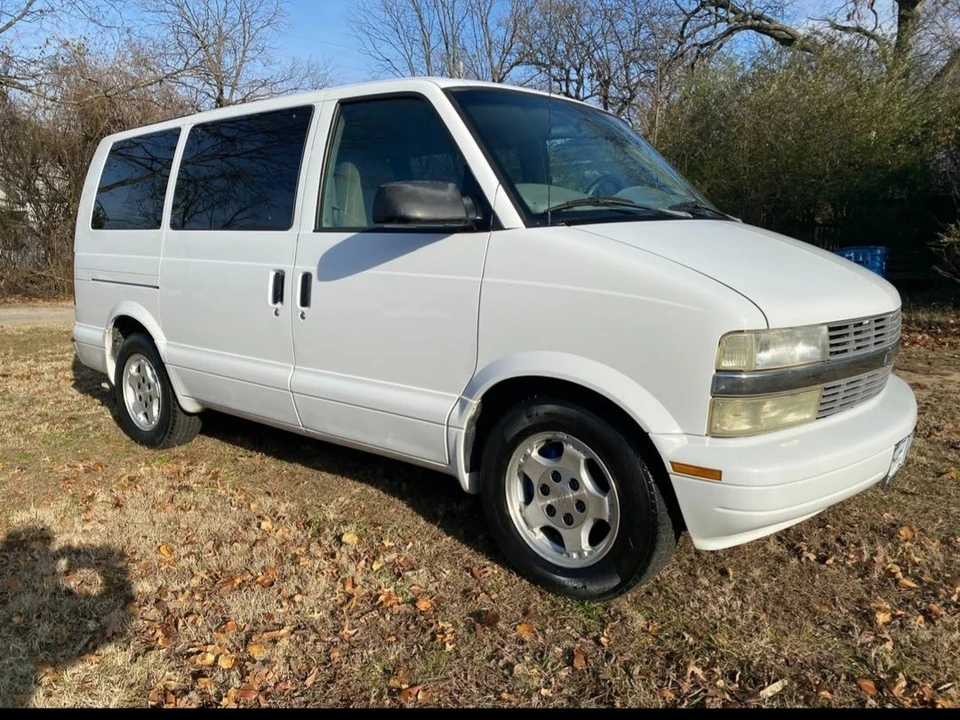 2005 Chevrolet Astro - Image 6 of 14