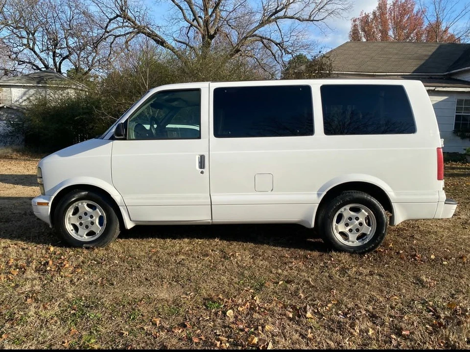 2005 Chevrolet Astro - Image 3 of 14