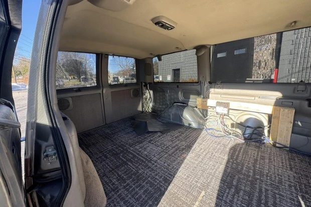 2005 Chevrolet Astro - Image 5 of 9