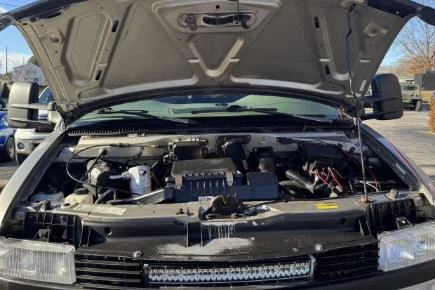 2005 Chevrolet Astro - Image 7 of 9
