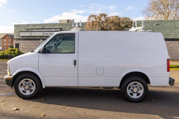 2005 Chevrolet Astro - Image 3 of 8
