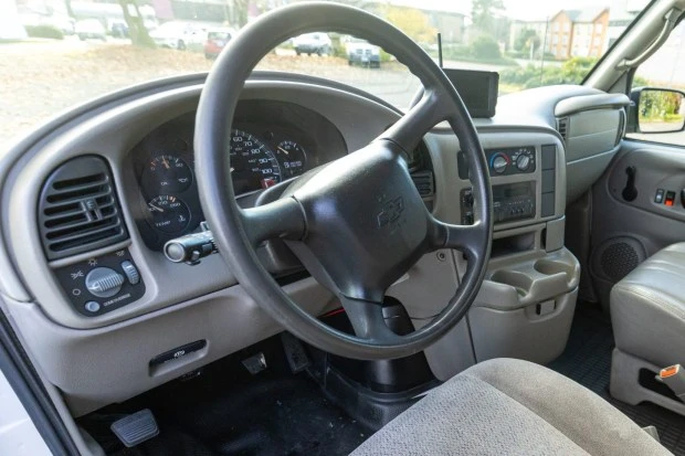 2005 Chevrolet Astro - Image 6 of 8