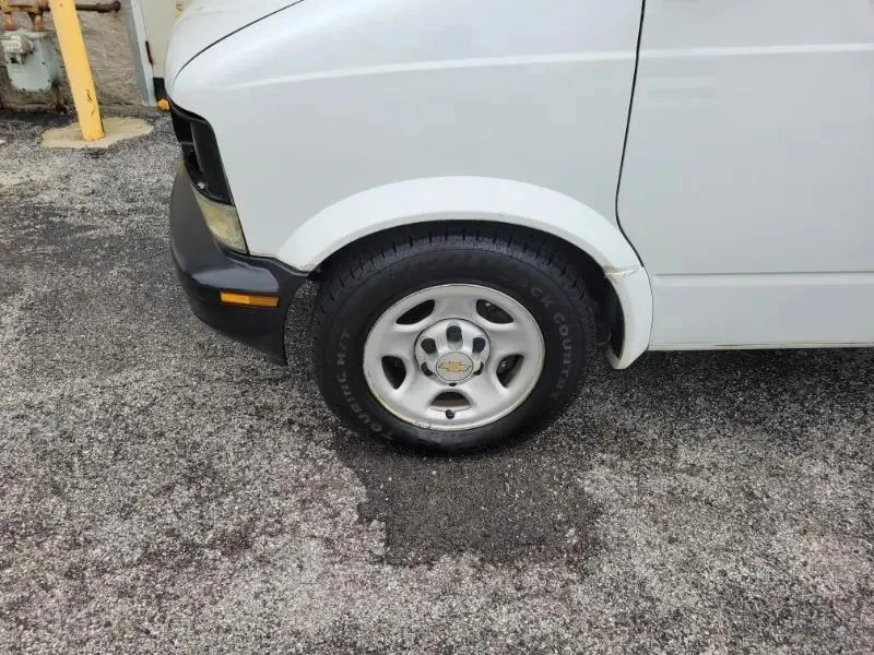 2005 Chevrolet Astro - Image 4 of 31
