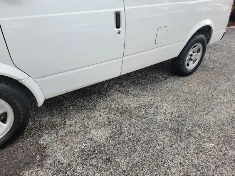 2005 Chevrolet Astro - Image 5 of 31