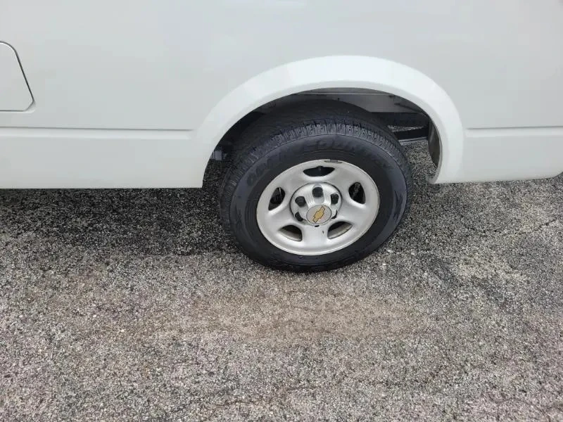 2005 Chevrolet Astro - Image 6 of 31