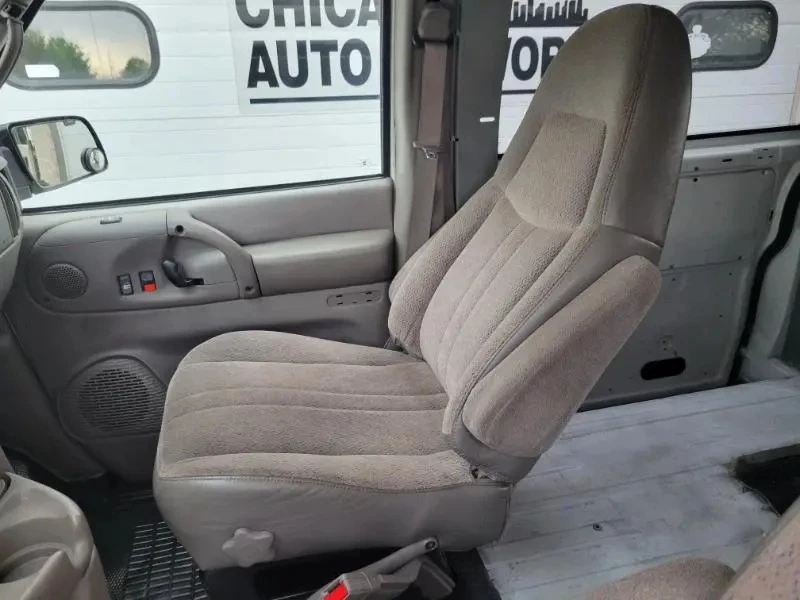 2005 Chevrolet Astro - Image 11 of 31