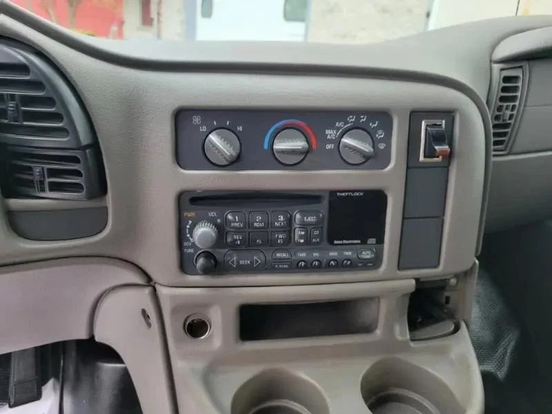 2005 Chevrolet Astro - Image 15 of 31
