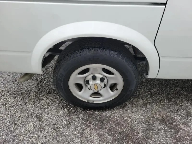 2005 Chevrolet Astro - Image 20 of 31