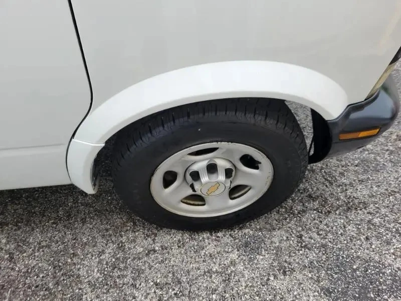 2005 Chevrolet Astro - Image 21 of 31