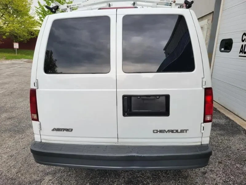 2005 Chevrolet Astro - Image 24 of 31