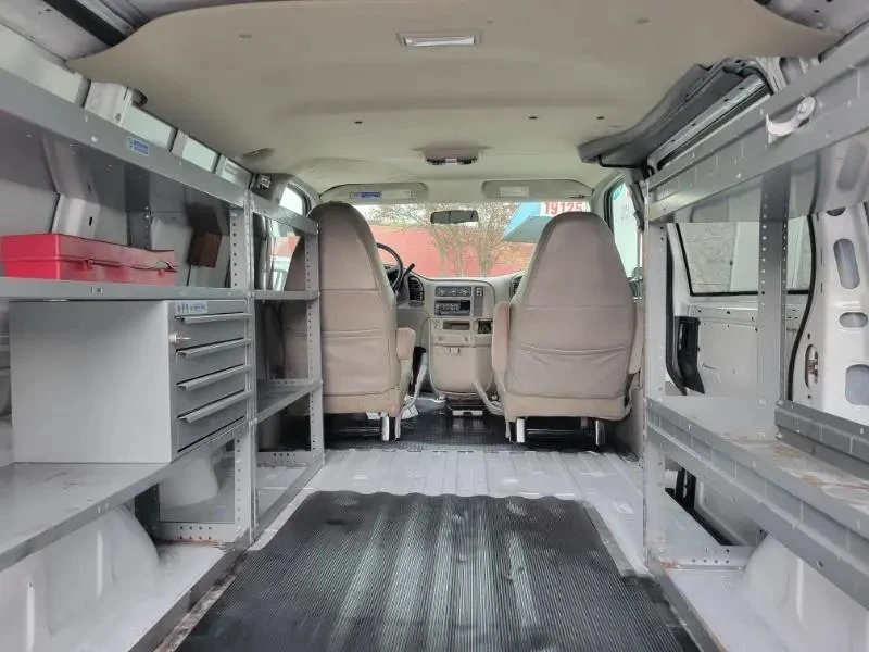 2005 Chevrolet Astro - Image 28 of 31