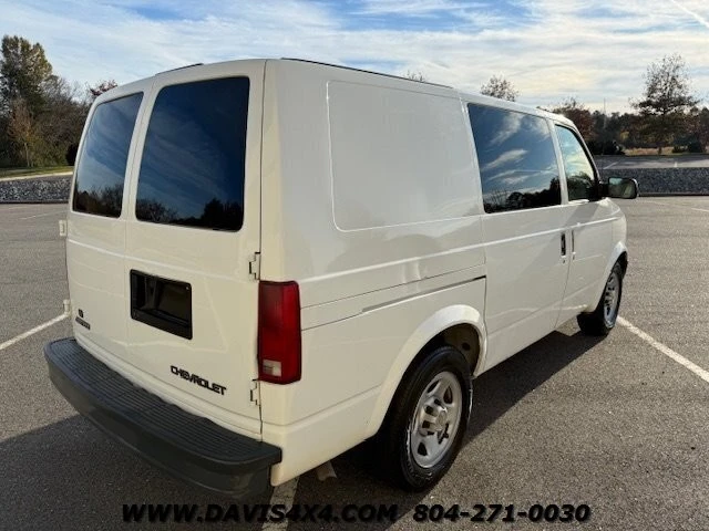 2005 Chevrolet Astro - Image 10 of 21