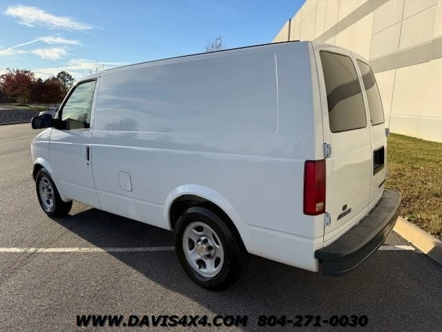 2005 Chevrolet Astro - Image 16 of 21