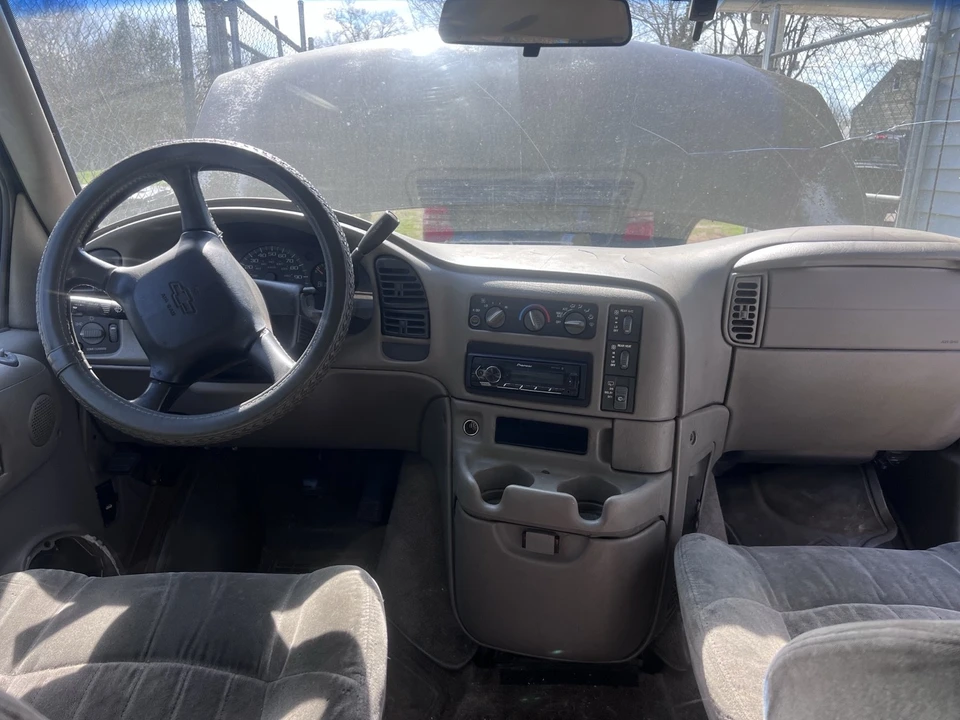 2005 Chevrolet Astro - Image 9 of 20
