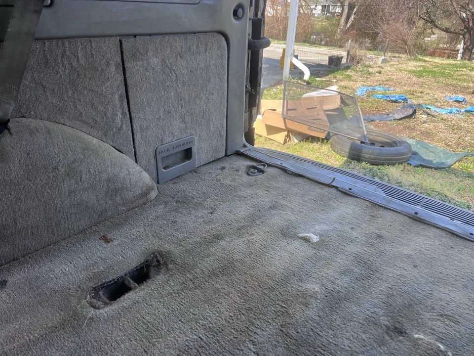 2005 Chevrolet Astro - Image 16 of 20