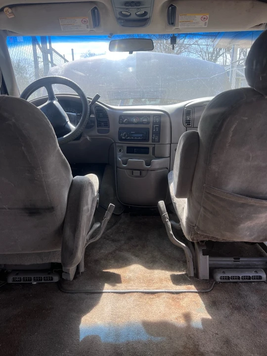 2005 Chevrolet Astro - Image 8 of 20