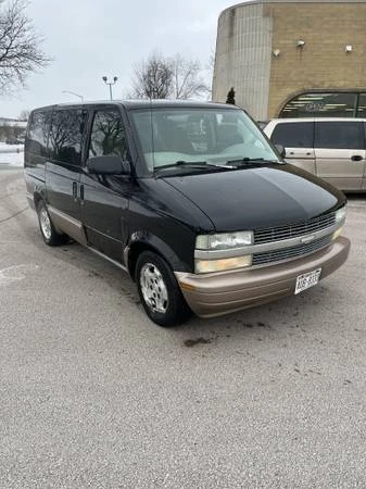 2005 Chevrolet Astro - Image 2 of 10