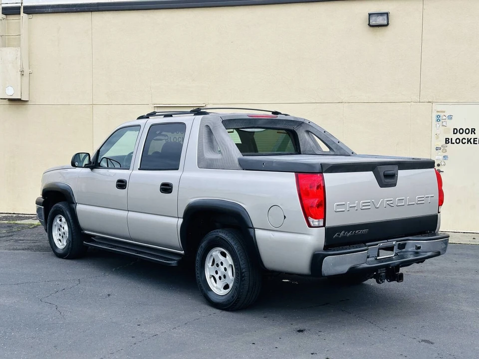 2005 Chevrolet Avalanche - Image 8 of 19