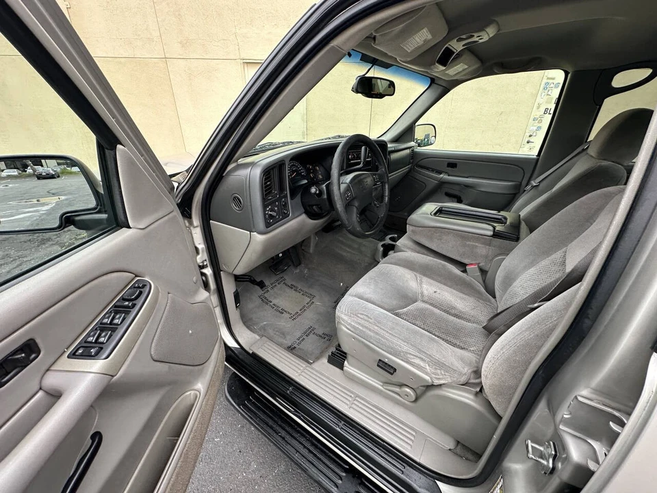 2005 Chevrolet Avalanche - Image 11 of 19
