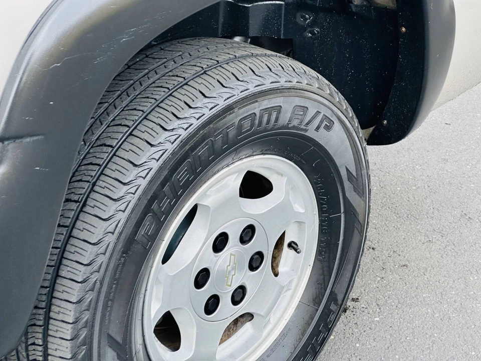 2005 Chevrolet Avalanche - Image 18 of 19