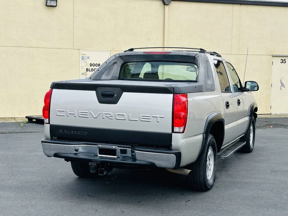 2005 Chevrolet Avalanche - Image 5 of 19