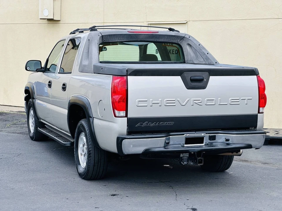 2005 Chevrolet Avalanche - Image 7 of 19