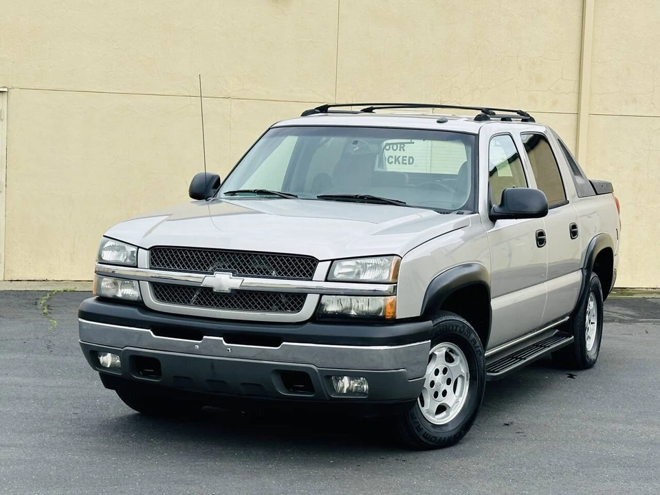 2005 Chevrolet Avalanche - Image 3 of 19