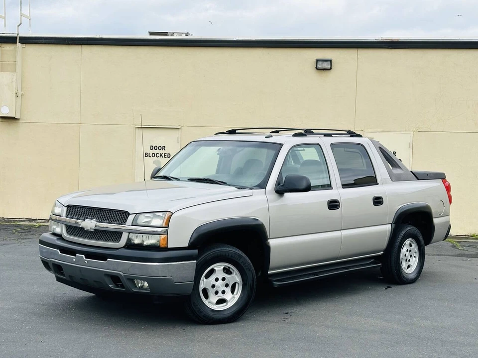 2005 Chevrolet Avalanche - Image 4 of 19