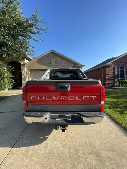 2005 Chevrolet Avalanche - Image 3 of 10