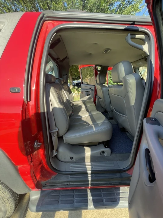 2005 Chevrolet Avalanche - Image 8 of 10