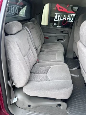 2005 Chevrolet Avalanche - Image 17 of 21