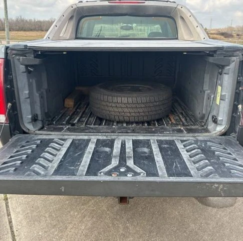 2005 Chevrolet Avalanche - Image 11 of 11