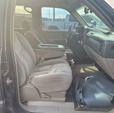 2005 Chevrolet Avalanche - Image 8 of 11