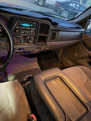 2005 Chevrolet Avalanche - Image 11 of 17