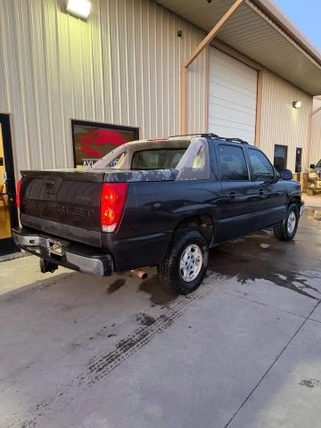 2005 Chevrolet Avalanche - Image 8 of 17