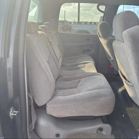 2005 Chevrolet Avalanche - Image 10 of 11