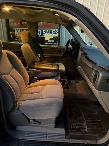 2005 Chevrolet Avalanche - Image 12 of 17